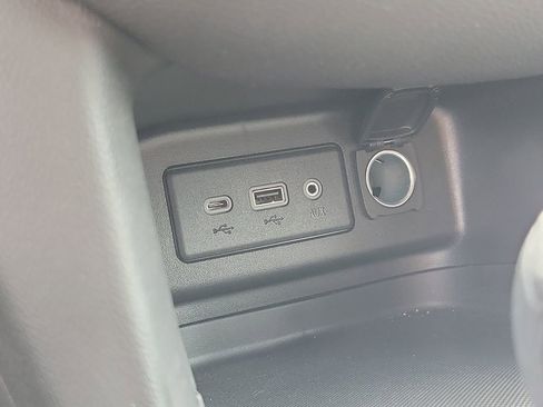 Used 2024 Chevrolet Equinox LT FWD image 12