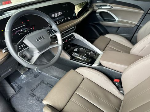 Used 2025 Audi Q5 Premium Plus w/ Premium Plus AWD/4WD image 11