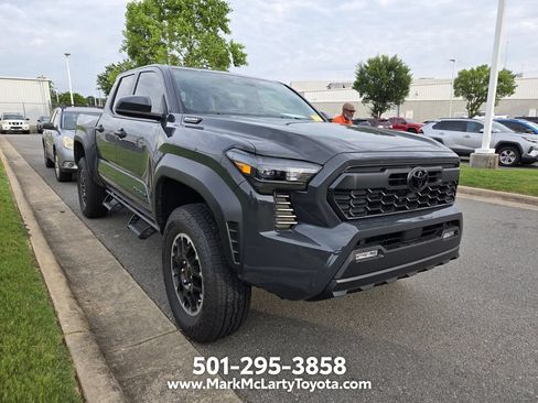 Used 2025 Toyota Tacoma TRD Off-Road AWD/4WD image 3