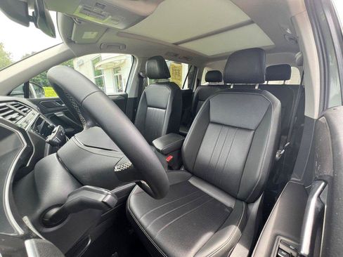 Certified 2024 Volkswagen Tiguan SE w/ Panoramic Sunroof Package AWD/4WD image 13