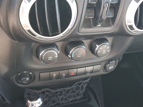 Used 2012 Jeep Wrangler Unlimited Sahara w/ Dual Top Group AWD/4WD image 25