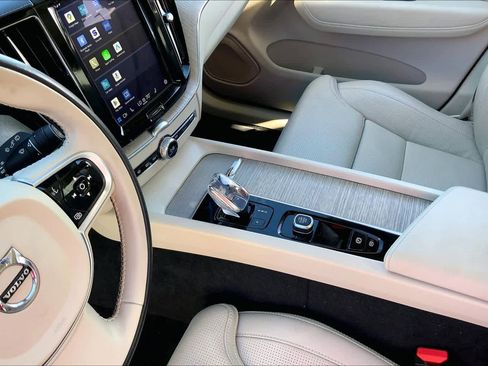 Used 2022 Volvo XC60 B5 Inscription w/ Advanced Package image 15