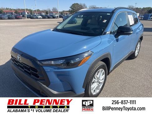 Used 2026 Toyota Corolla Cross LE image 1