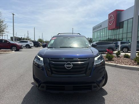 Used 2022 Nissan Pathfinder SV w/ SV Black Package FWD image 2
