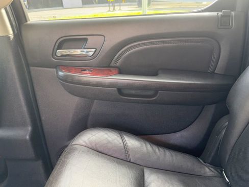 Used 2013 Cadillac Escalade ESV Premium image 36