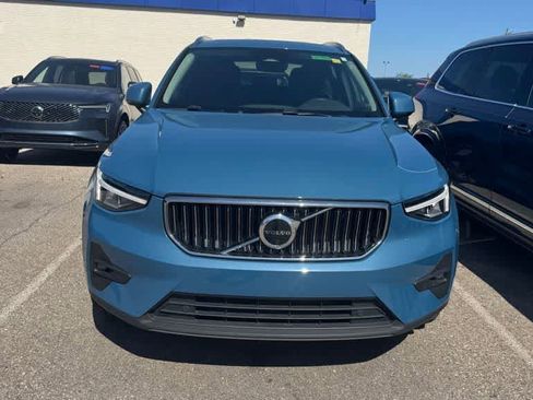 Used 2023 Volvo XC40 B5 Plus w/ Driver Assist Package AWD/4WD image 2