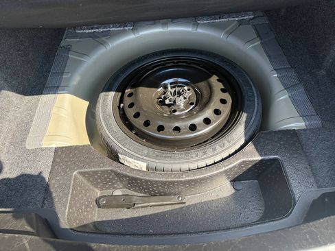 Used 2019 Chevrolet Impala LT FWD image 27