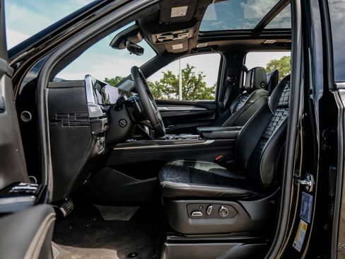 Used 2025 Cadillac Escalade V AWD/4WD image 36
