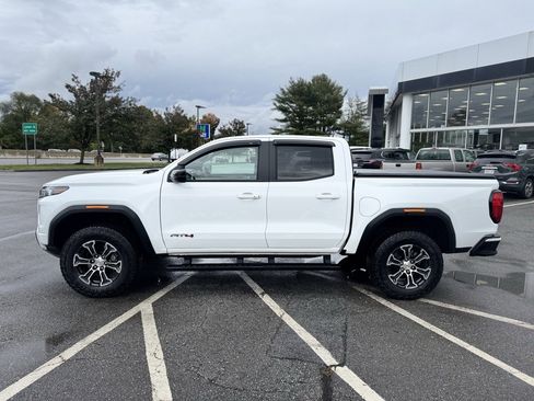 Used 2024 GMC Canyon AT4 image 2