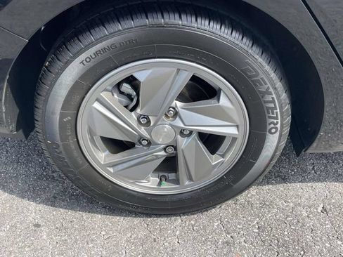 Certified 2025 Hyundai Elantra SE FWD image 7