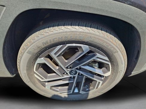 Certified 2025 Hyundai Tucson Limited AWD/4WD image 9