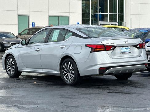 Used 2023 Nissan Altima 2.5 SV image 5