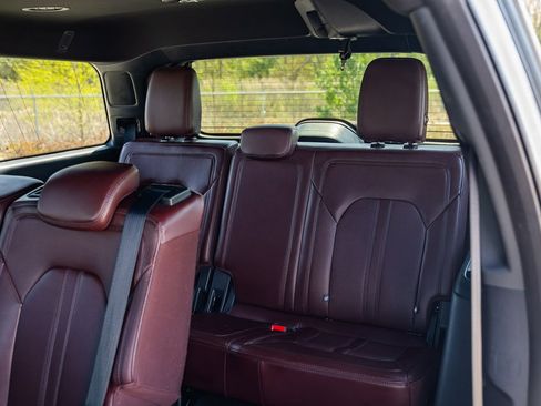 Used 2024 Ford Expedition Limited image 19