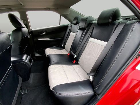 Used 2014 Toyota Camry SE w/ Moonroof Package FWD image 20