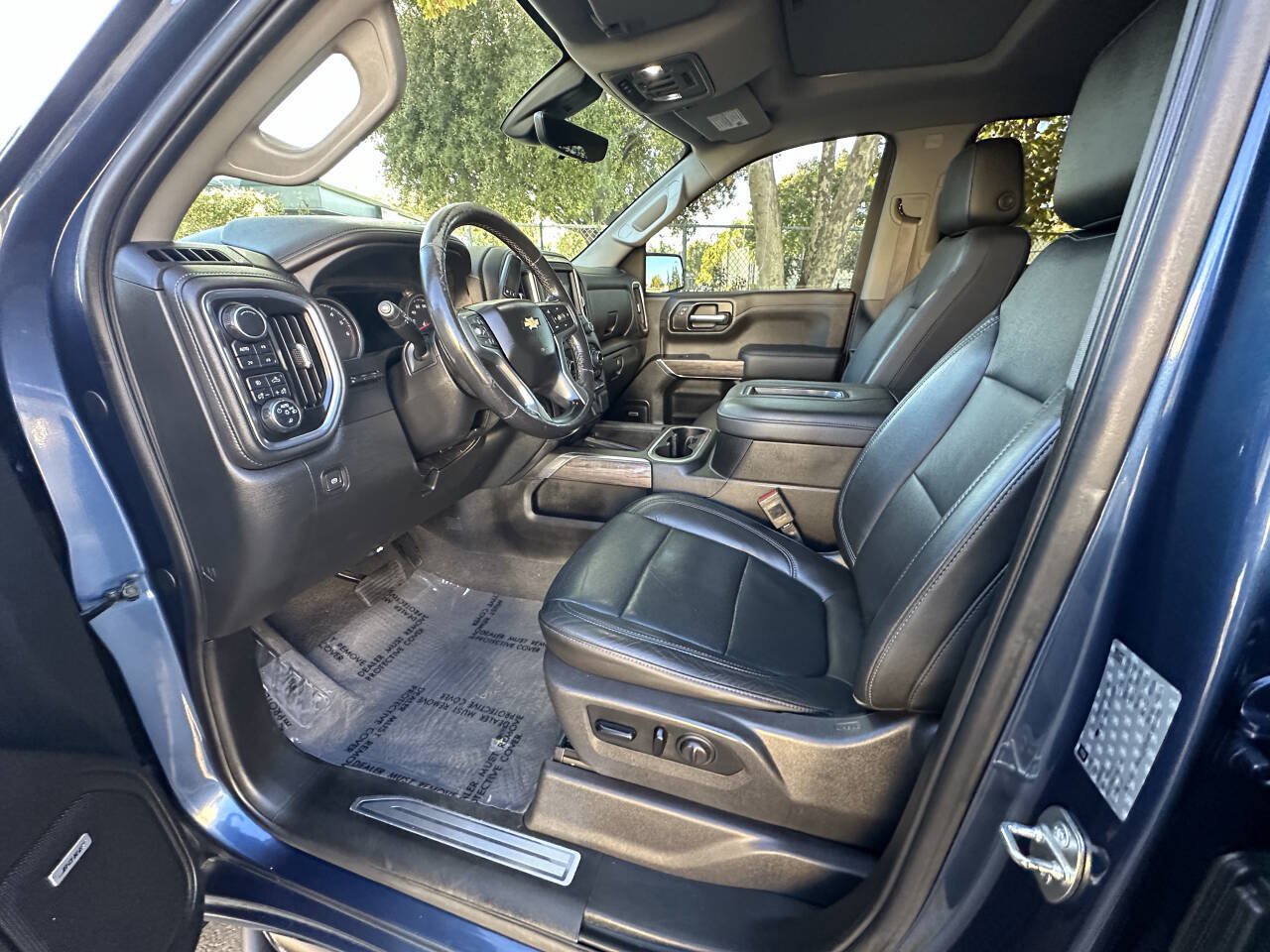 Used 2019 Chevrolet Silverado 1500 LTZ w/ LTZ Premium Package AWD/4WD image 10