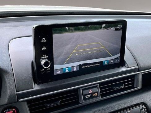 Certified 2025 Honda Pilot Touring image 14