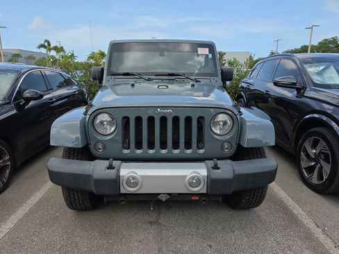 Used 2014 Jeep Wrangler Unlimited Sahara w/ Connectivity Group AWD/4WD image 2