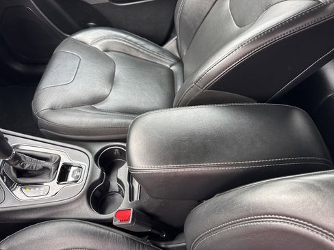 Used 2019 Jeep Cherokee Limited w/ Technology Group image 43