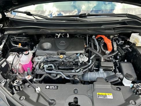 Used 2025 Toyota Sienna Platinum AWD/4WD image 9