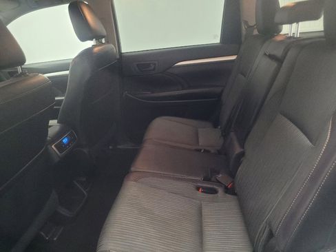 Used 2018 Toyota Highlander Plus AWD/4WD image 18