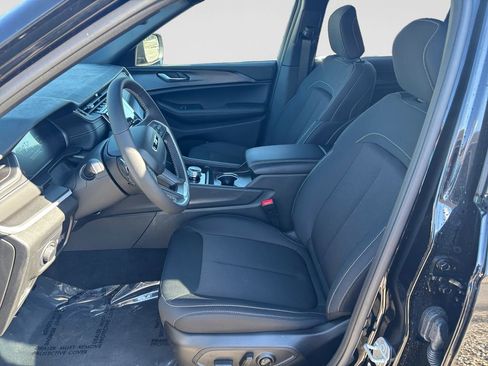 Used 2025 Jeep Grand Cherokee L Laredo w/ Luxury Tech Group I AWD/4WD image 11
