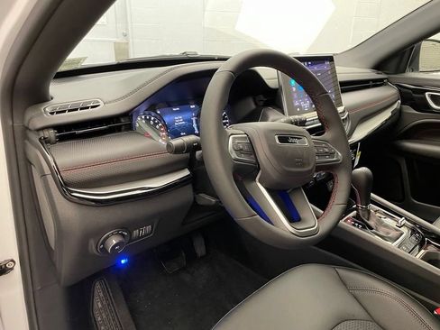 New 2026 Jeep Compass Trailhawk w/ Sun, Sound & Navigation Group AWD/4WD image 16