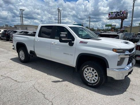 Used 2023 Chevrolet Silverado 2500 LT w/ Convenience Package AWD/4WD image 3