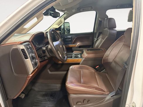 Used 2019 Chevrolet Silverado 2500 High Country w/ Duramax Plus Package AWD/4WD image 10