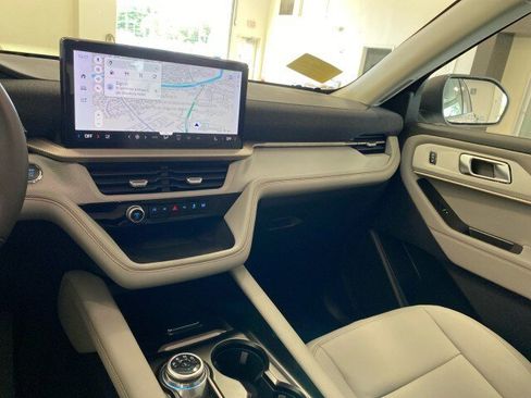 New 2025 Ford Explorer Active w/ Active Comfort Package image 14