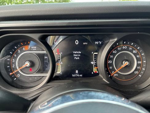 Used 2026 Jeep Wrangler Unlimited Sahara AWD/4WD image 18