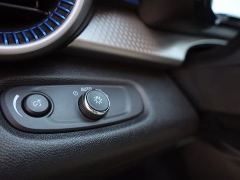 Certified 2025 Chevrolet Trax LS image 18