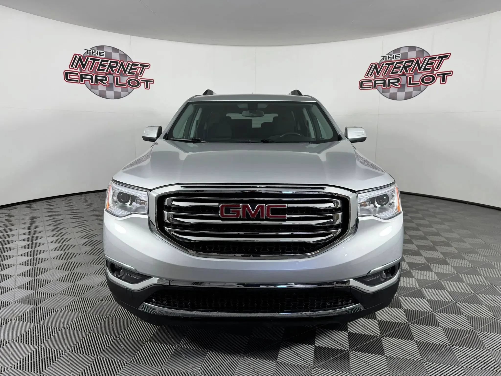 Used 2017 GMC Acadia SLE w/ Driver Alert Package I AWD/4WD image 2