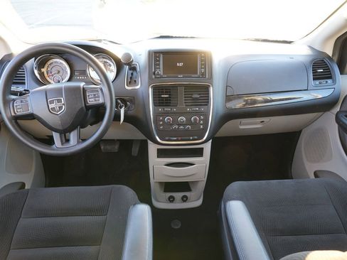 Used 2018 Dodge Grand Caravan SE w/ UConnect Hands-Free Group image 24