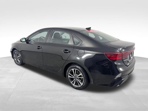Used 2023 Kia Forte LXS w/ LXS Technology Package FWD image 5