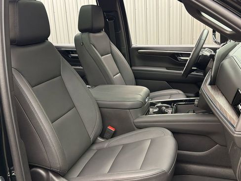 Used 2025 Chevrolet Tahoe Z71 w/ Comfort Package image 40