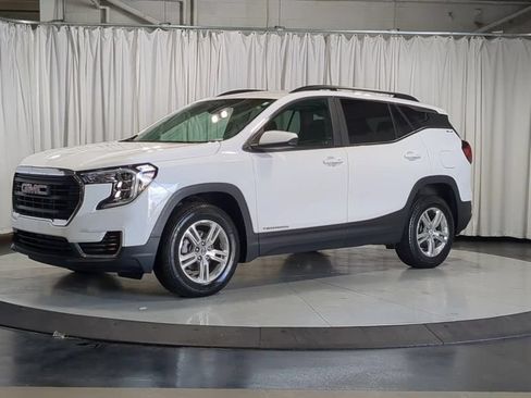 Used 2023 GMC Terrain SLE w/ Driver Convenience Package AWD/4WD image 4
