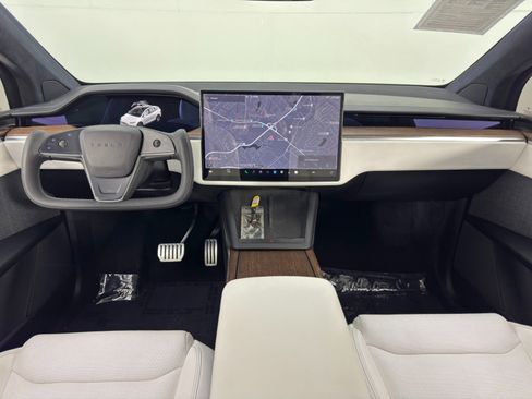Used 2022 Tesla Model X image 12