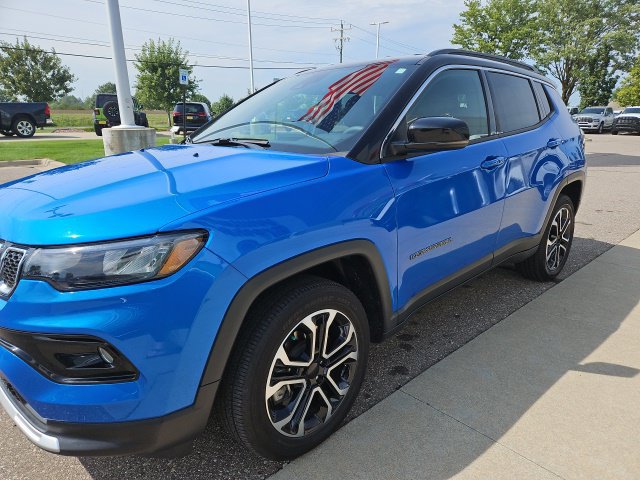 Used 2023 Jeep Compass Limited AWD/4WD image 2