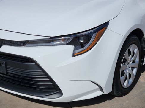 Used 2024 Toyota Corolla LE image 11