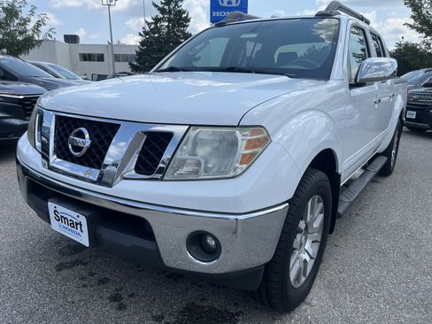 Used 2011 Nissan Frontier SL AWD/4WD image 2