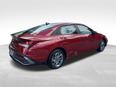Certified 2024 Hyundai Elantra SEL FWD image 7