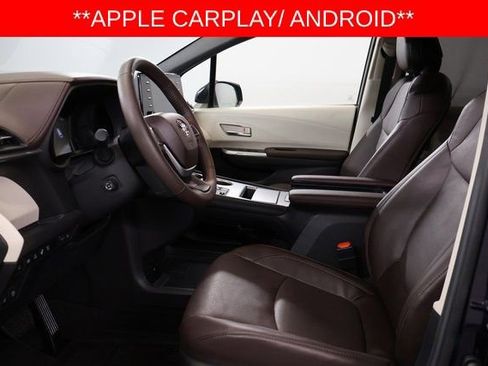 Used 2024 Toyota Sienna Platinum image 9