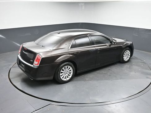 Used 2013 Chrysler 300 image 36
