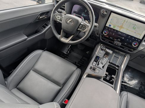 Used 2025 Lexus GX 550 w/ Accessory Package (2T) AWD/4WD image 9