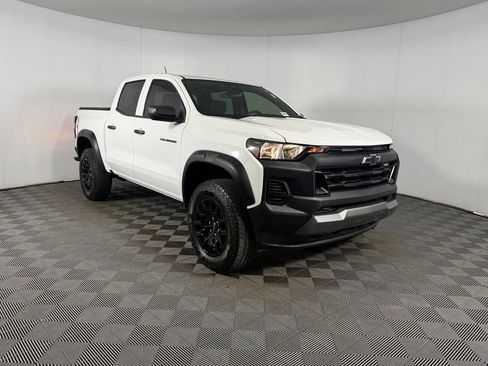 Used 2024 Chevrolet Colorado Trail Boss w/ Advanced Trailering Package AWD/4WD image 4