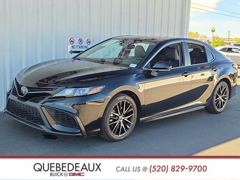 Used 2024 Toyota Camry SE w/ Convenience Package image 3