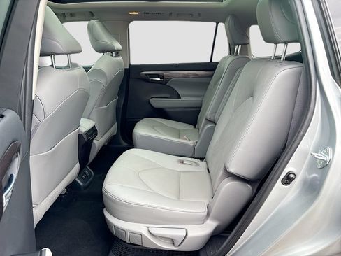 Used 2021 Toyota Highlander Platinum FWD image 21