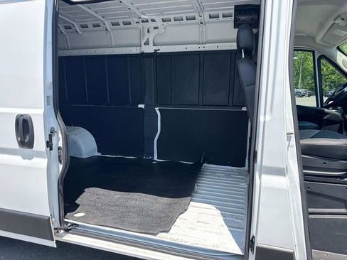 Used 2025 RAM ProMaster 2500 w/ Convenience Group FWD image 19