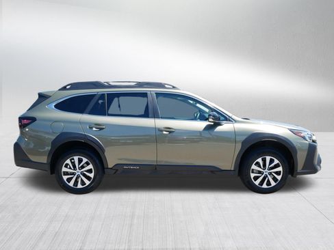 Certified 2025 Subaru Outback Premium AWD/4WD image 8