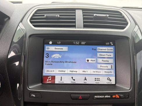 Used 2017 Ford Explorer XLT w/ Equipment Group 202A AWD/4WD image 24